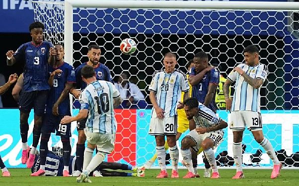 Số bàn thắng sút phạt của Messi: Thành tích đáng nể của thiên tài bóng đá