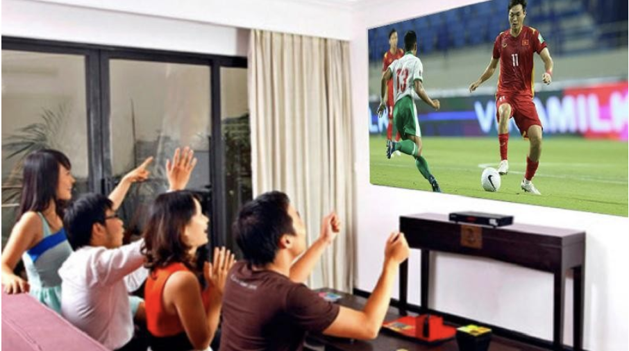 Cùng gia đình và anh em cùng đam mê xem bóng đá tại Socolive TV